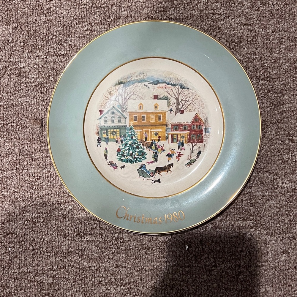 VINTAGE AVON 1980 CHRISTMAS PLATE  ORIGINAL BOX 8th EDITION COUNTRY CHRISTMAS